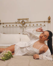 Cargar imagen en el visor de la galería, Bridal Silk Set
